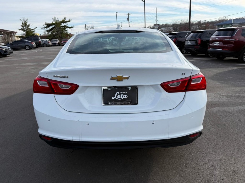 Chevrolet Malibu Vehicle Full-screen Gallery Image 08