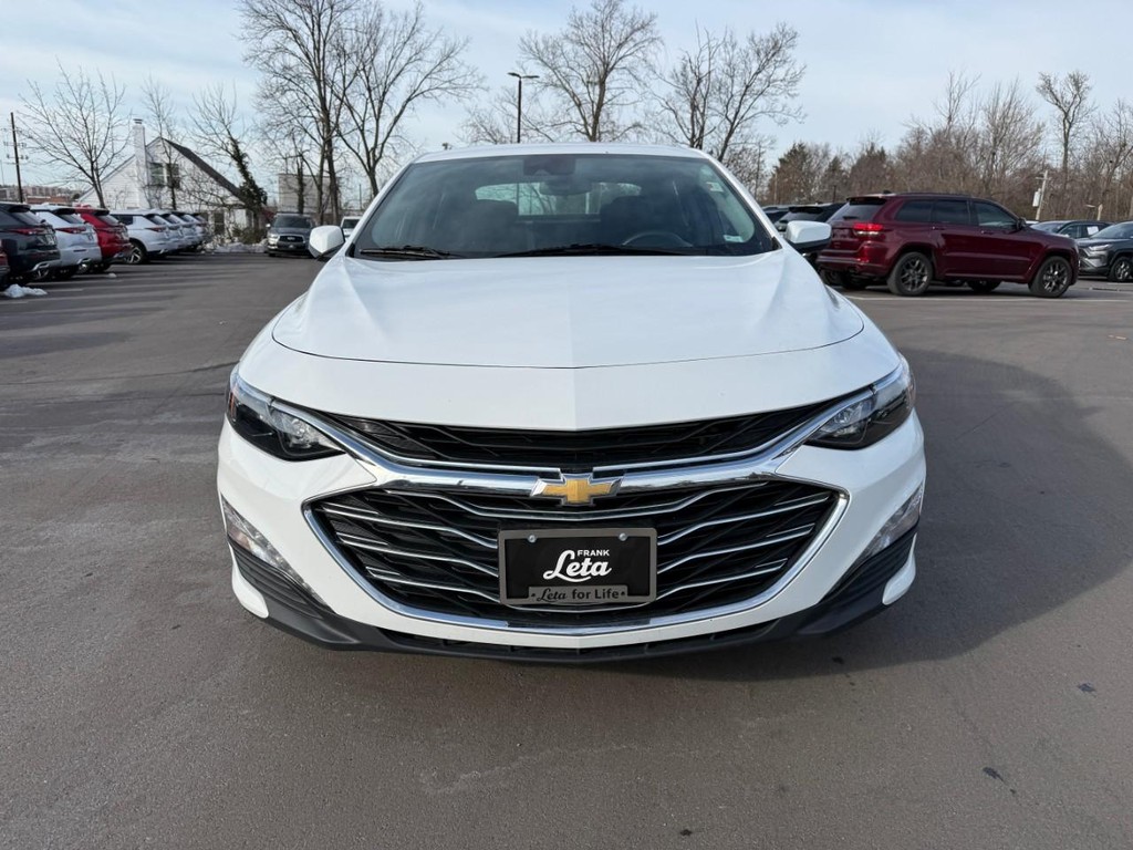 Chevrolet Malibu Vehicle Full-screen Gallery Image 10