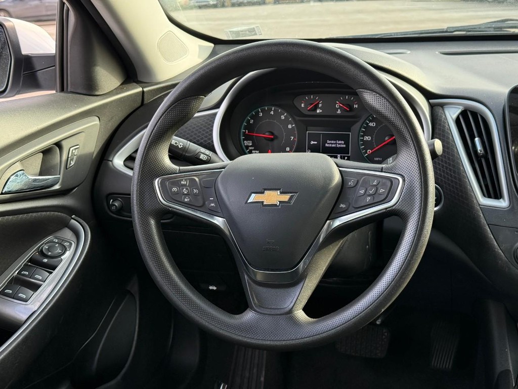 Chevrolet Malibu Vehicle Full-screen Gallery Image 13