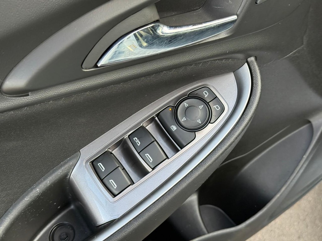 Chevrolet Malibu Vehicle Full-screen Gallery Image 17