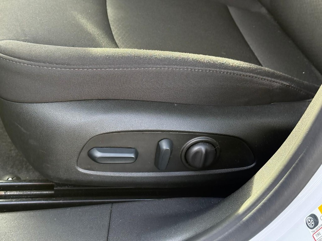 Chevrolet Malibu Vehicle Full-screen Gallery Image 19