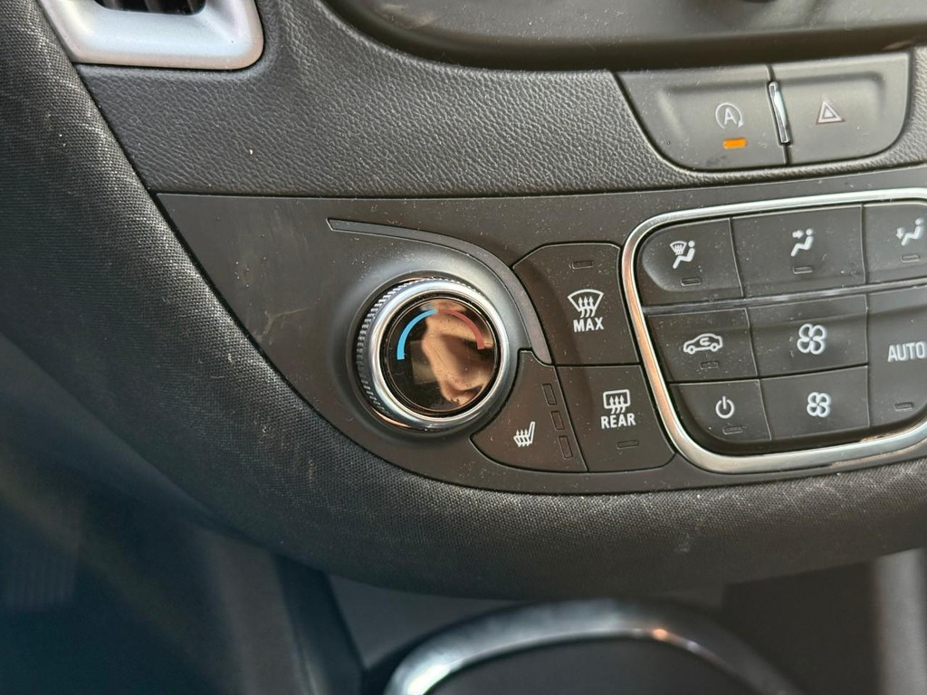 Chevrolet Malibu Vehicle Full-screen Gallery Image 23