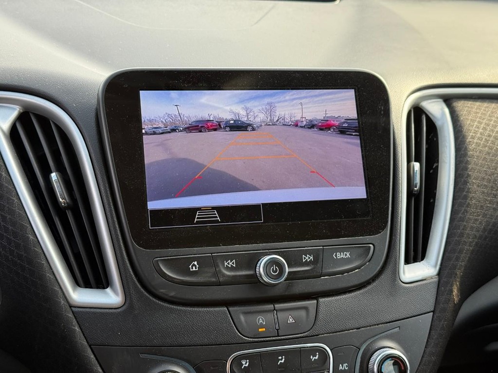 Chevrolet Malibu Vehicle Full-screen Gallery Image 25