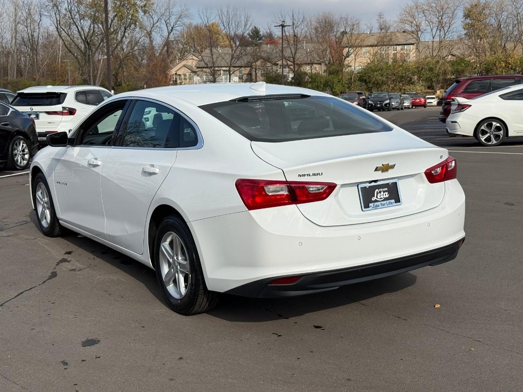 Chevrolet Malibu Vehicle Full-screen Gallery Image 04