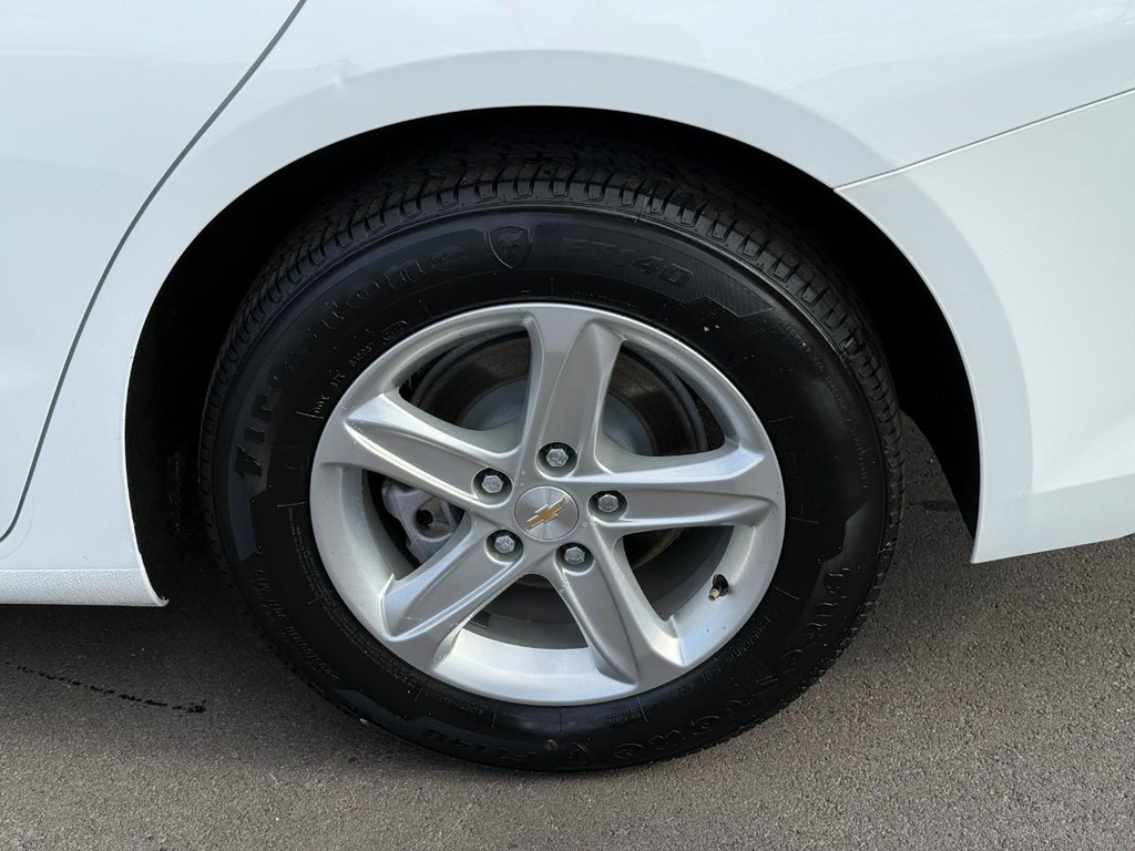 Chevrolet Malibu Vehicle Full-screen Gallery Image 05