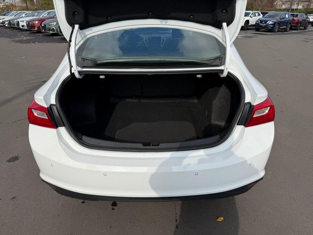 Chevrolet Malibu Vehicle Full-screen Gallery Image 06