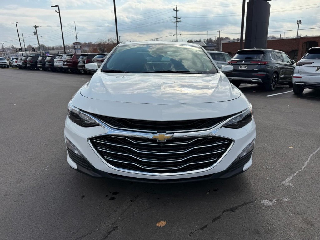 Chevrolet Malibu Vehicle Full-screen Gallery Image 09