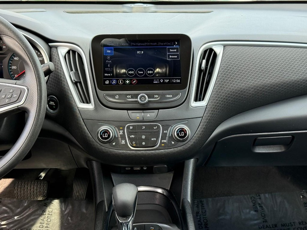 Chevrolet Malibu Vehicle Full-screen Gallery Image 13