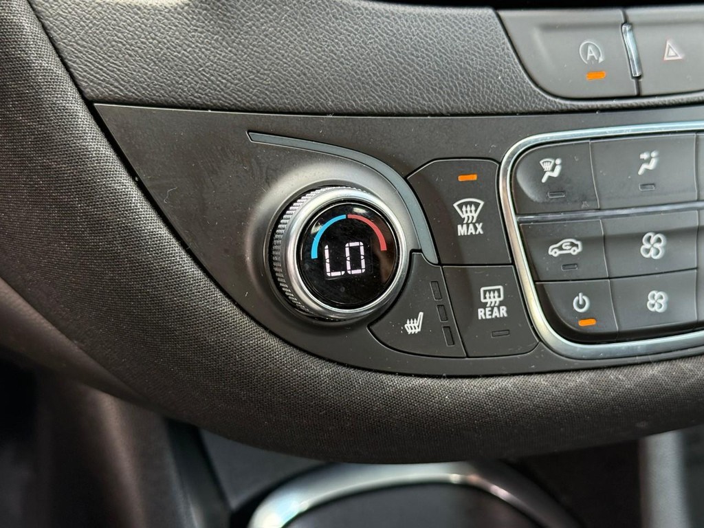 Chevrolet Malibu Vehicle Full-screen Gallery Image 21