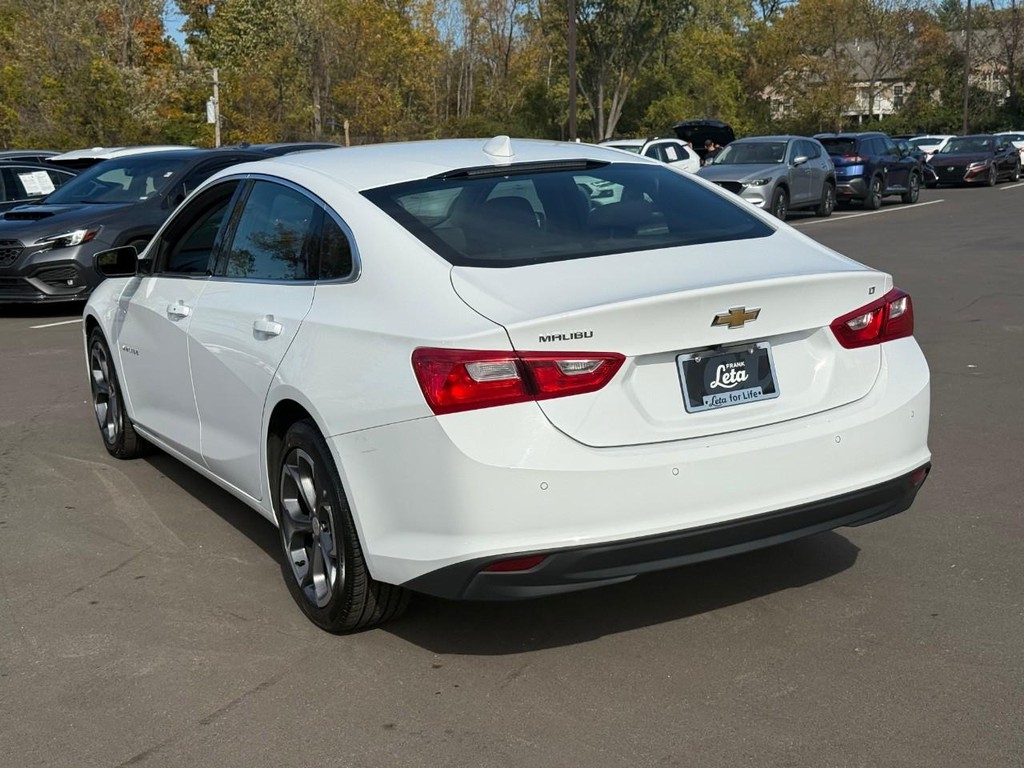 Chevrolet Malibu Vehicle Full-screen Gallery Image 04