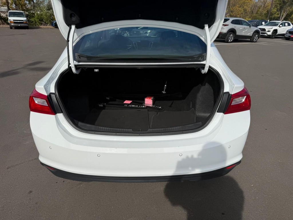 Chevrolet Malibu Vehicle Full-screen Gallery Image 07