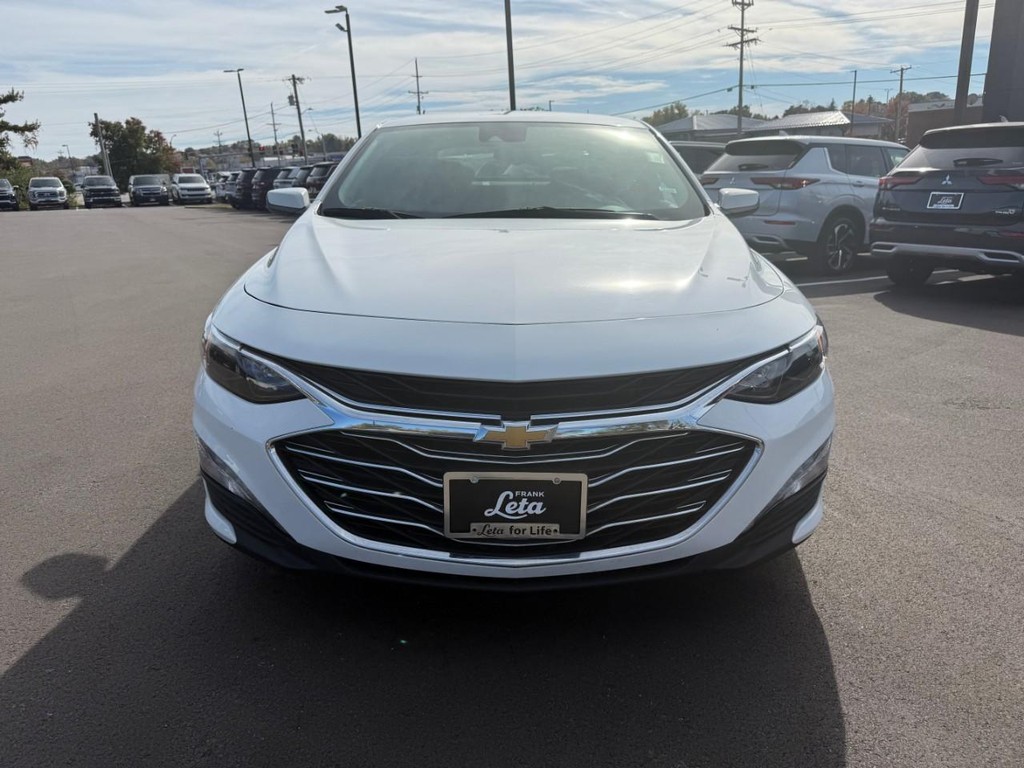 Chevrolet Malibu Vehicle Full-screen Gallery Image 10