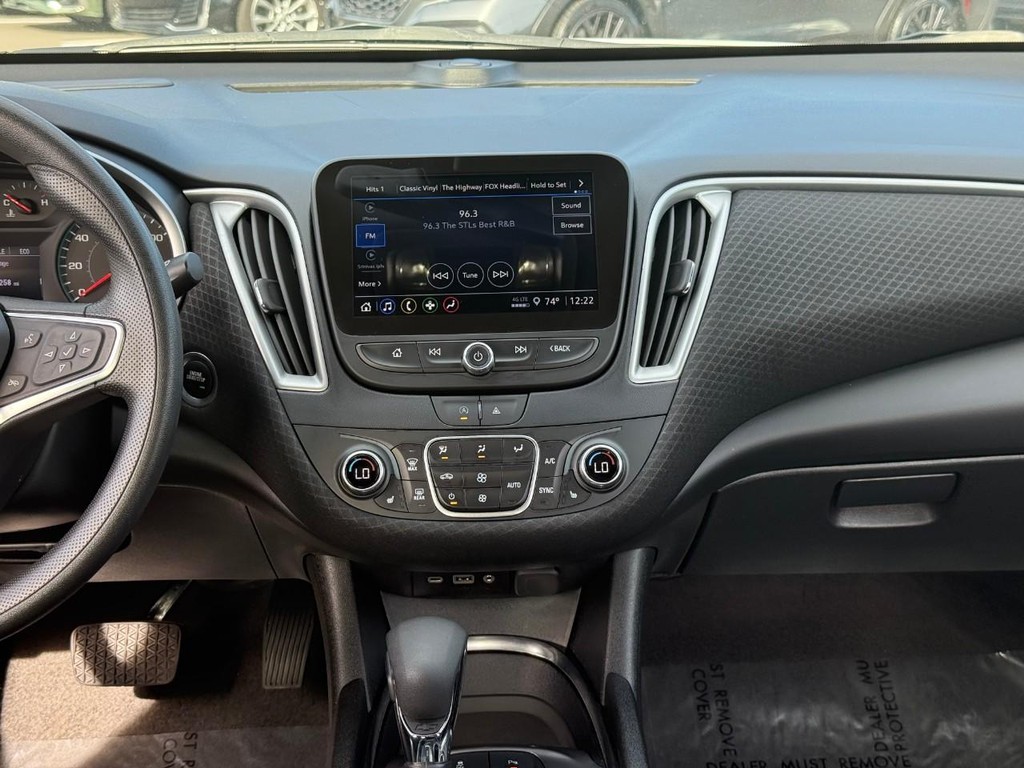 Chevrolet Malibu Vehicle Full-screen Gallery Image 14