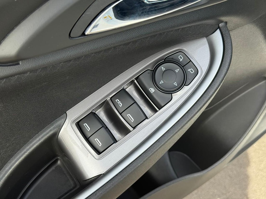 Chevrolet Malibu Vehicle Full-screen Gallery Image 17