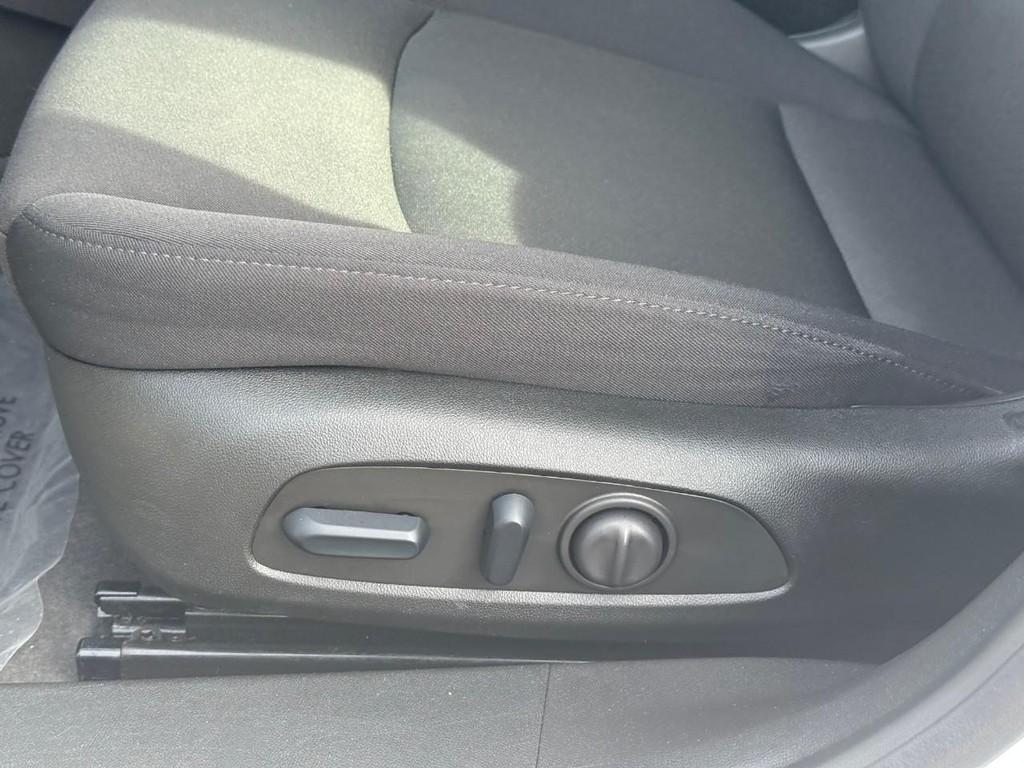 Chevrolet Malibu Vehicle Full-screen Gallery Image 19