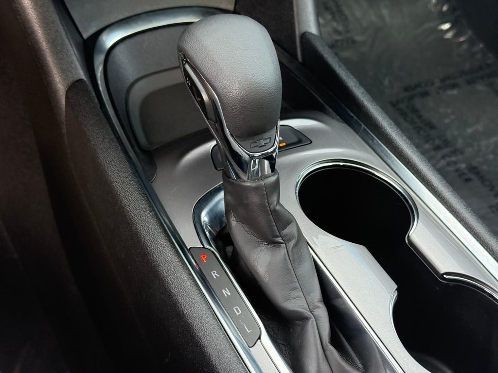 Chevrolet Malibu Vehicle Full-screen Gallery Image 23