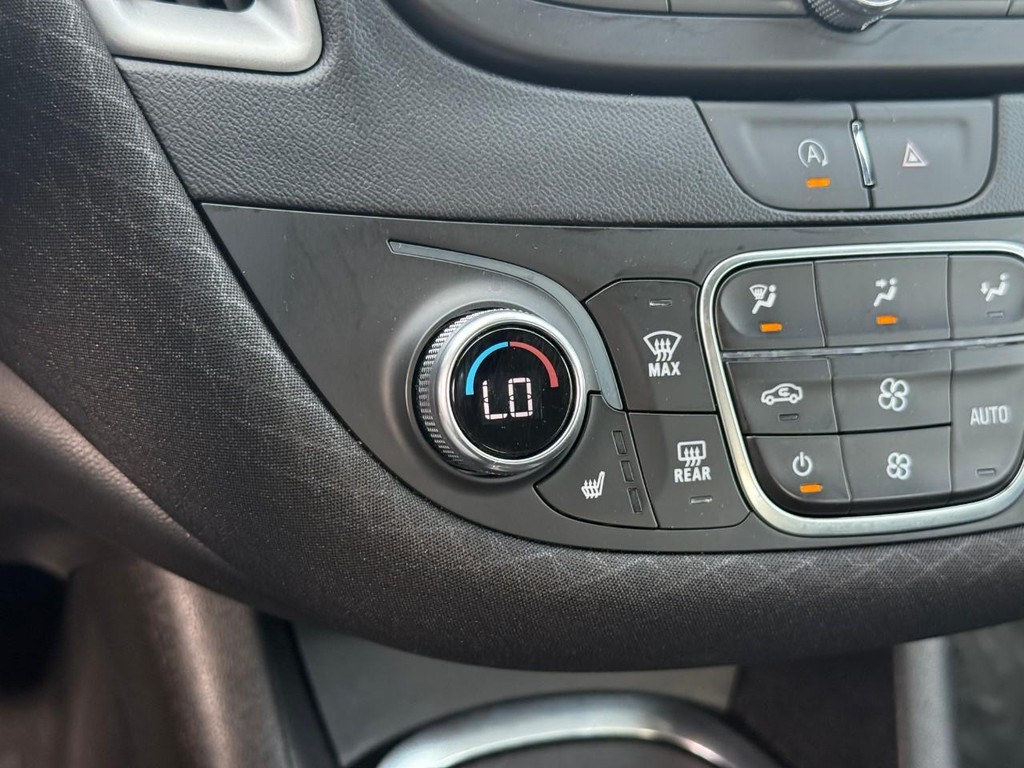 Chevrolet Malibu Vehicle Full-screen Gallery Image 24