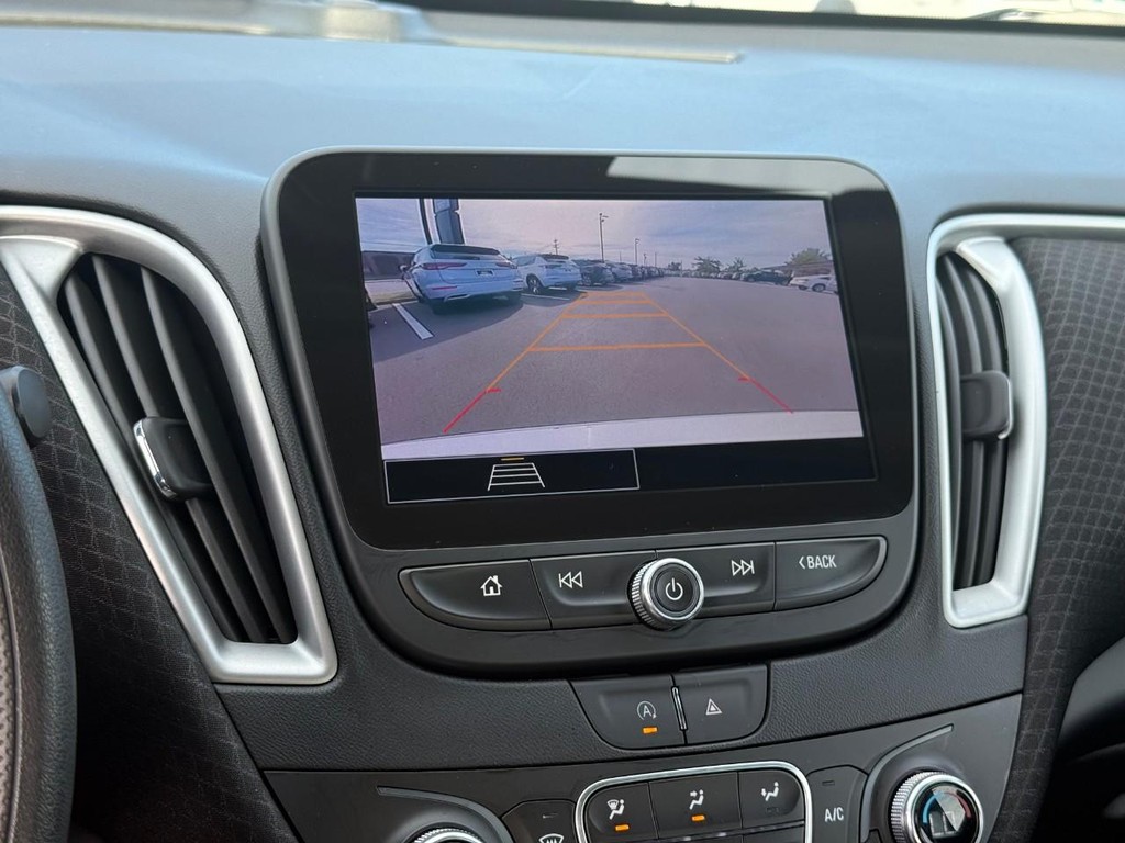 Chevrolet Malibu Vehicle Full-screen Gallery Image 25