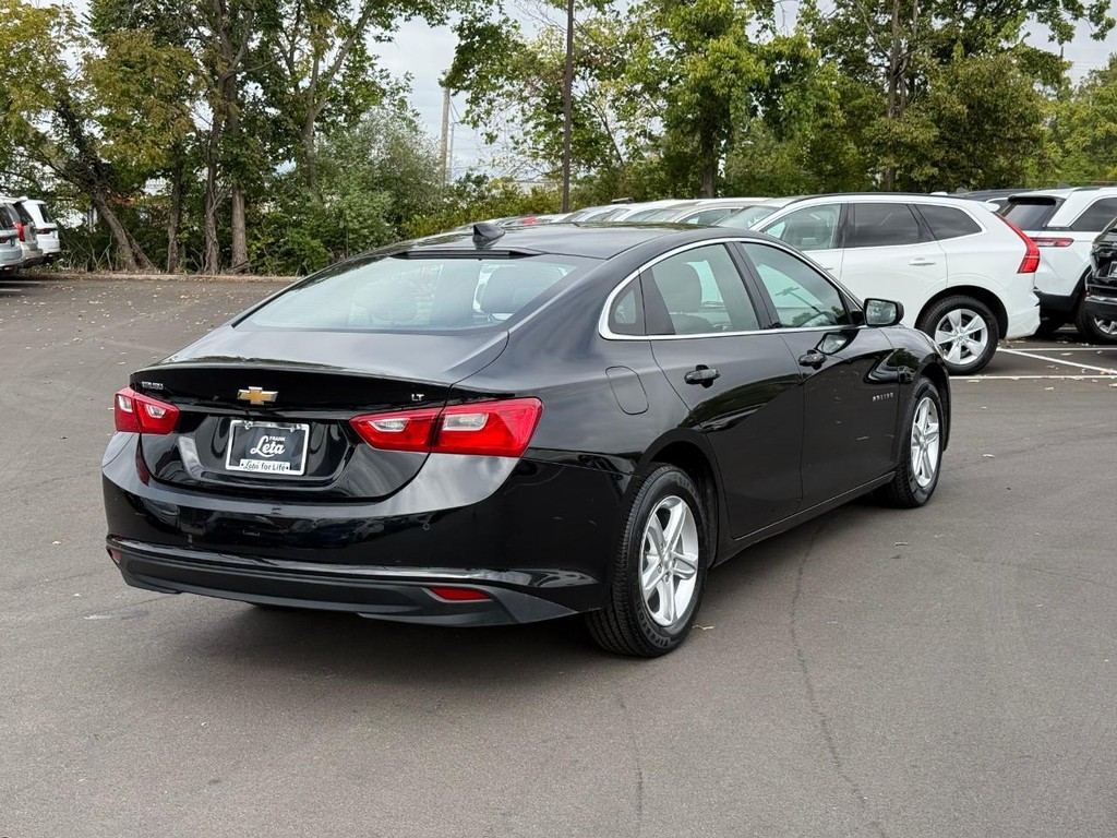 Chevrolet Malibu Vehicle Full-screen Gallery Image 02