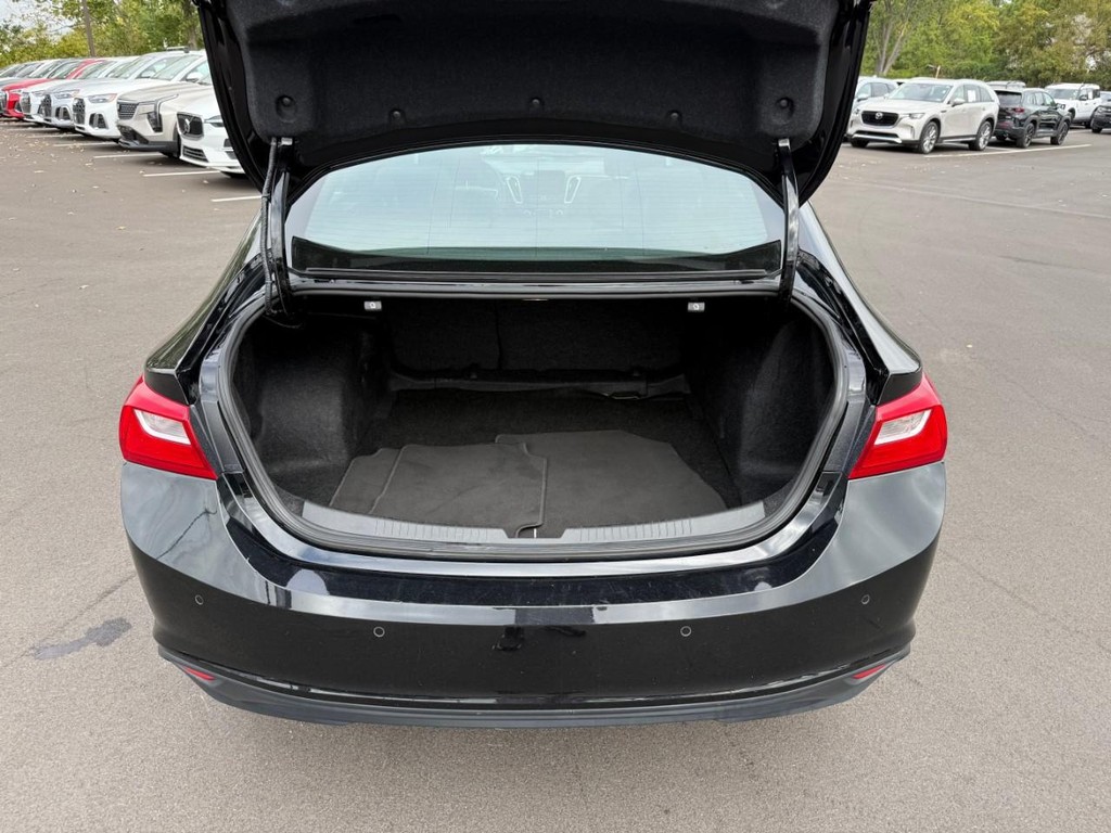 Chevrolet Malibu Vehicle Full-screen Gallery Image 05