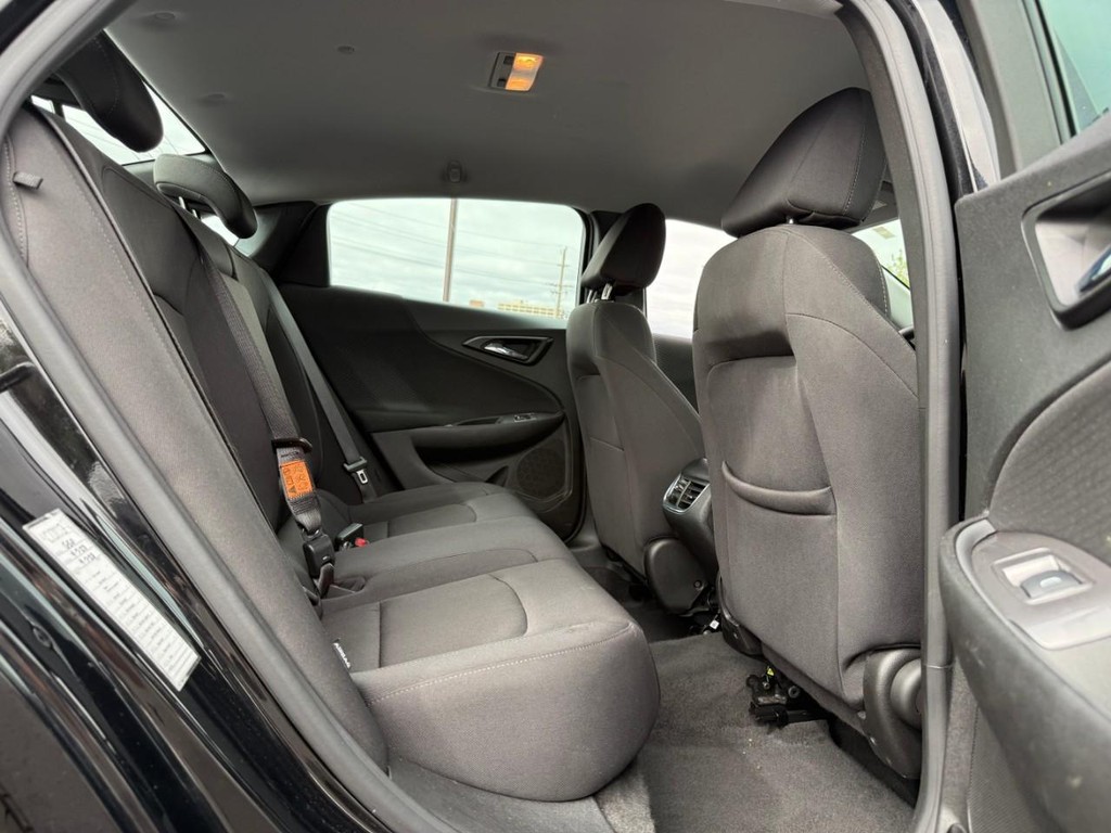 Chevrolet Malibu Vehicle Full-screen Gallery Image 09