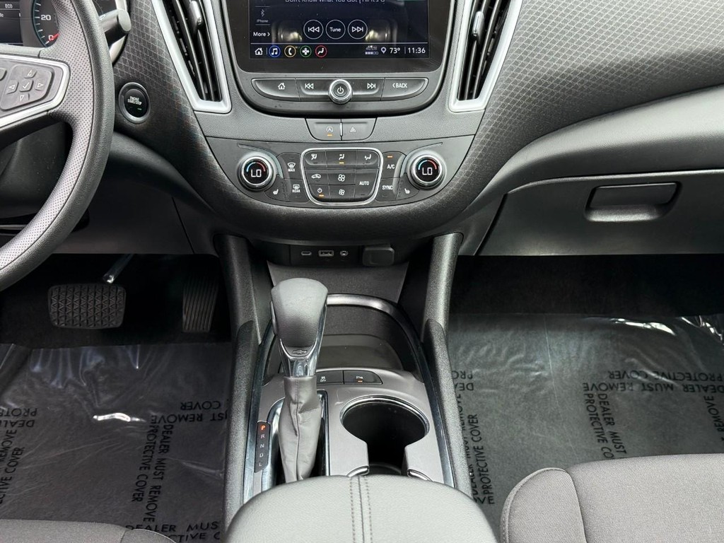 Chevrolet Malibu Vehicle Full-screen Gallery Image 13