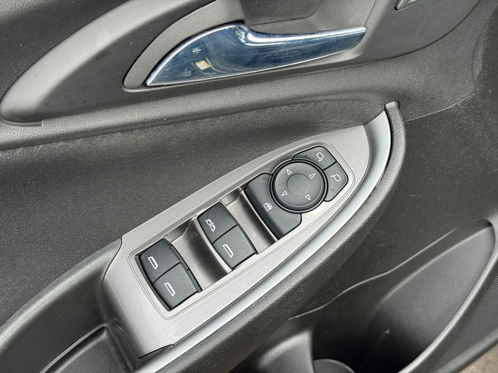 Chevrolet Malibu Vehicle Full-screen Gallery Image 15