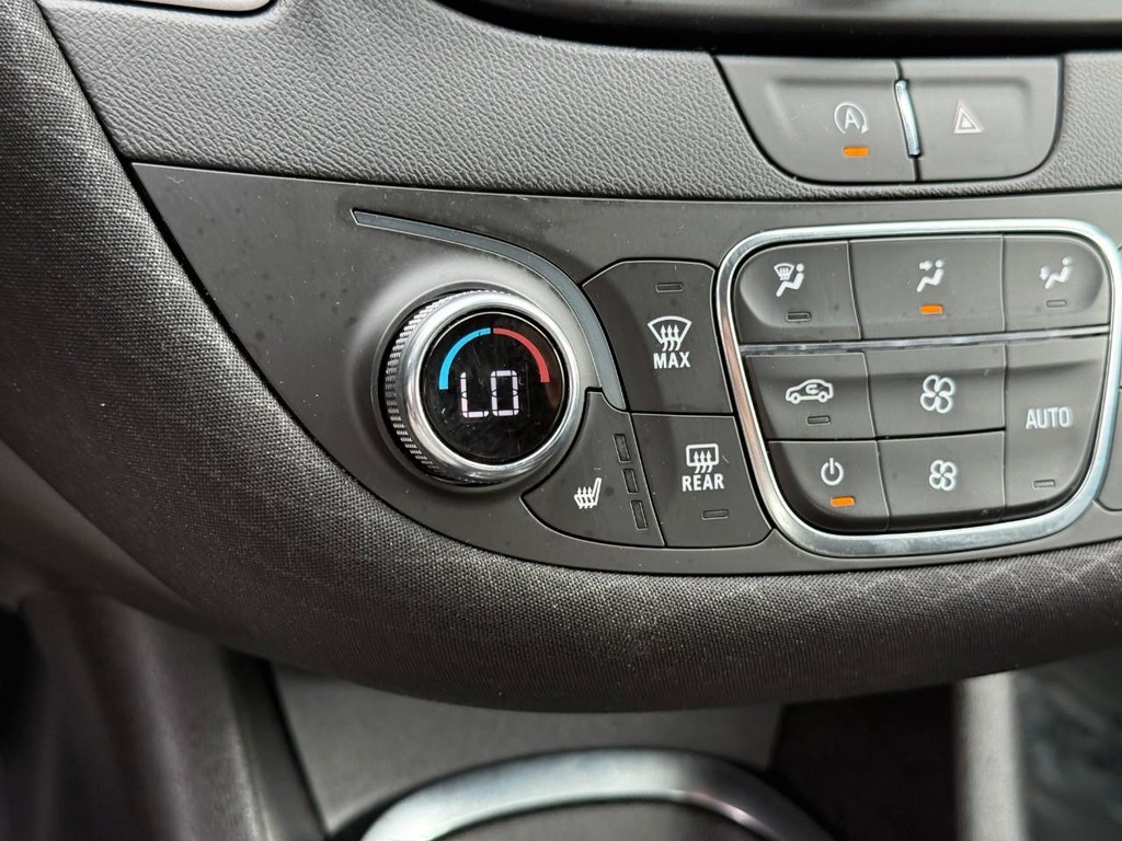 Chevrolet Malibu Vehicle Full-screen Gallery Image 22