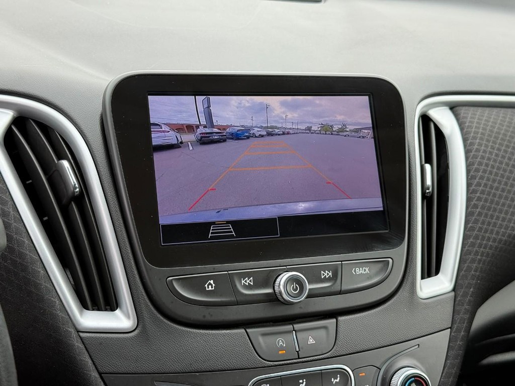 Chevrolet Malibu Vehicle Full-screen Gallery Image 23