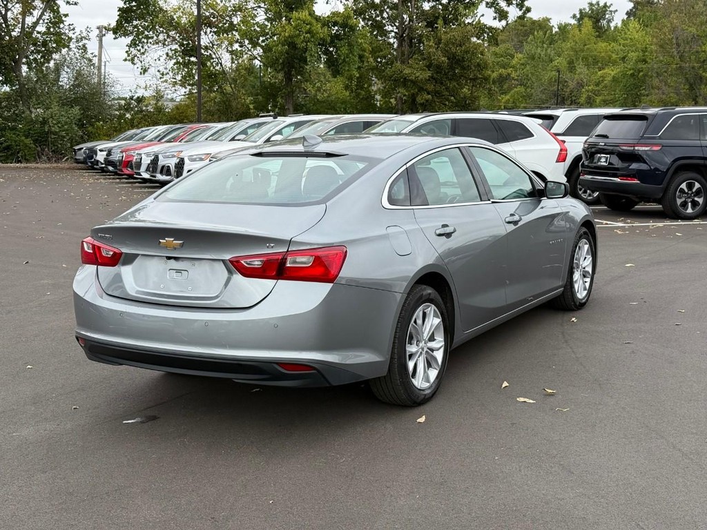 Chevrolet Malibu Vehicle Full-screen Gallery Image 03