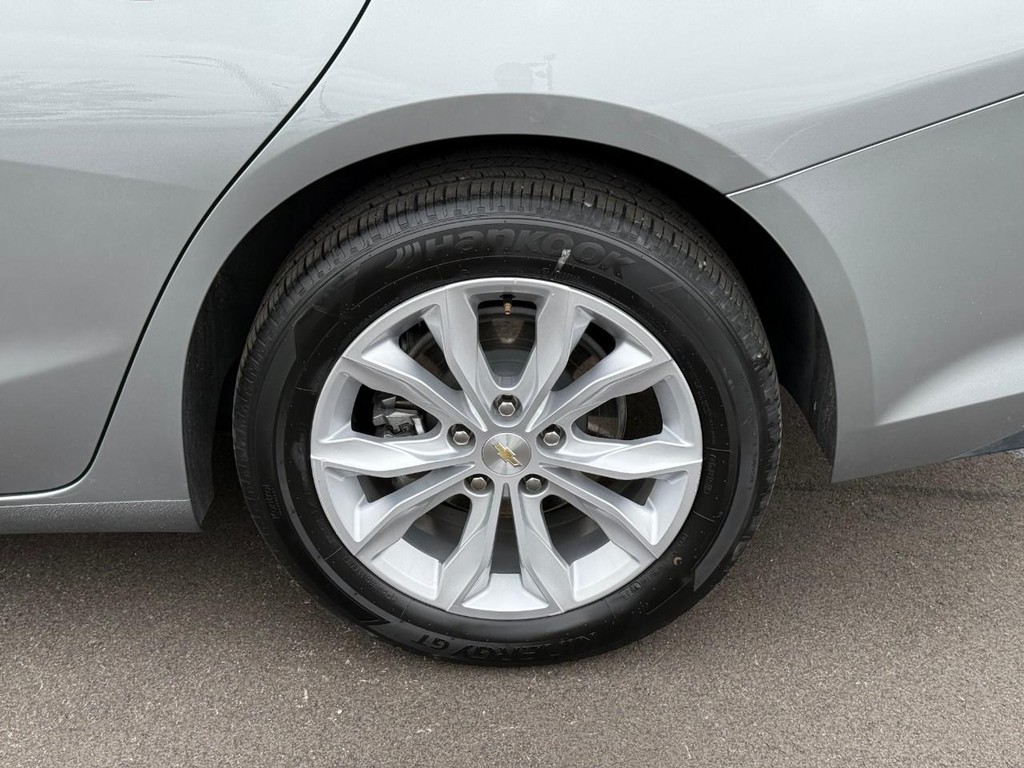 Chevrolet Malibu Vehicle Full-screen Gallery Image 05