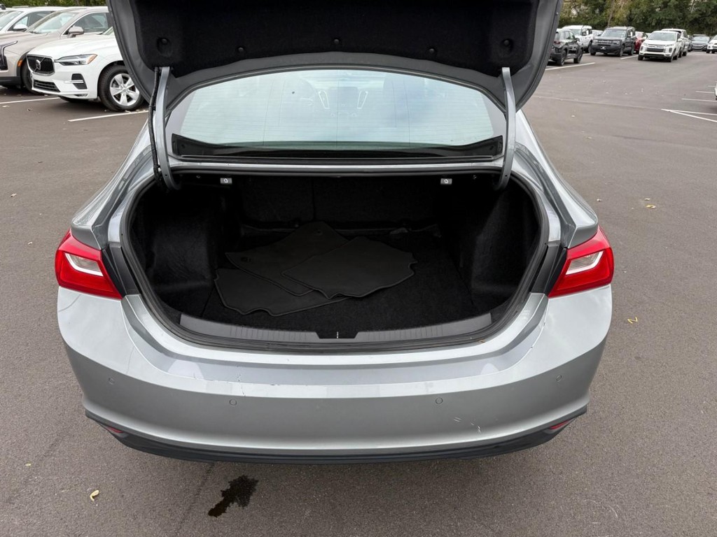 Chevrolet Malibu Vehicle Full-screen Gallery Image 07