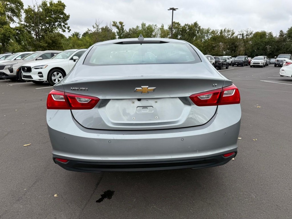 Chevrolet Malibu Vehicle Full-screen Gallery Image 08
