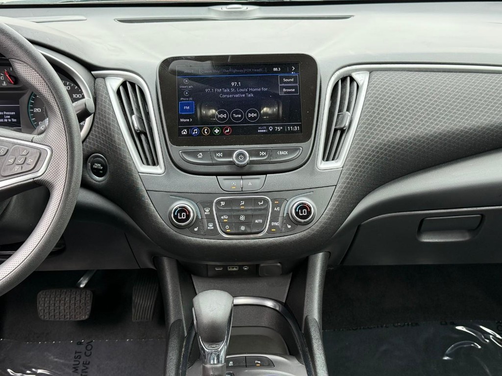 Chevrolet Malibu Vehicle Full-screen Gallery Image 14