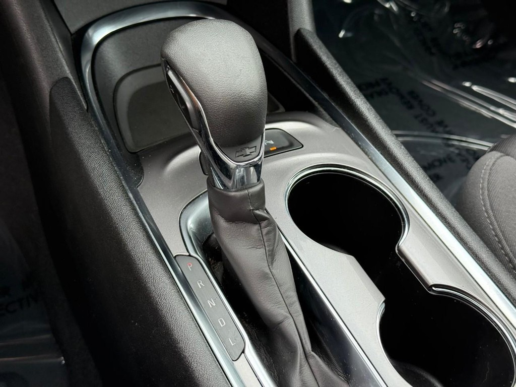 Chevrolet Malibu Vehicle Full-screen Gallery Image 22