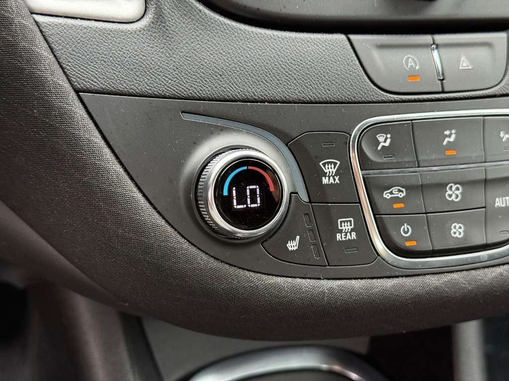 Chevrolet Malibu Vehicle Full-screen Gallery Image 23