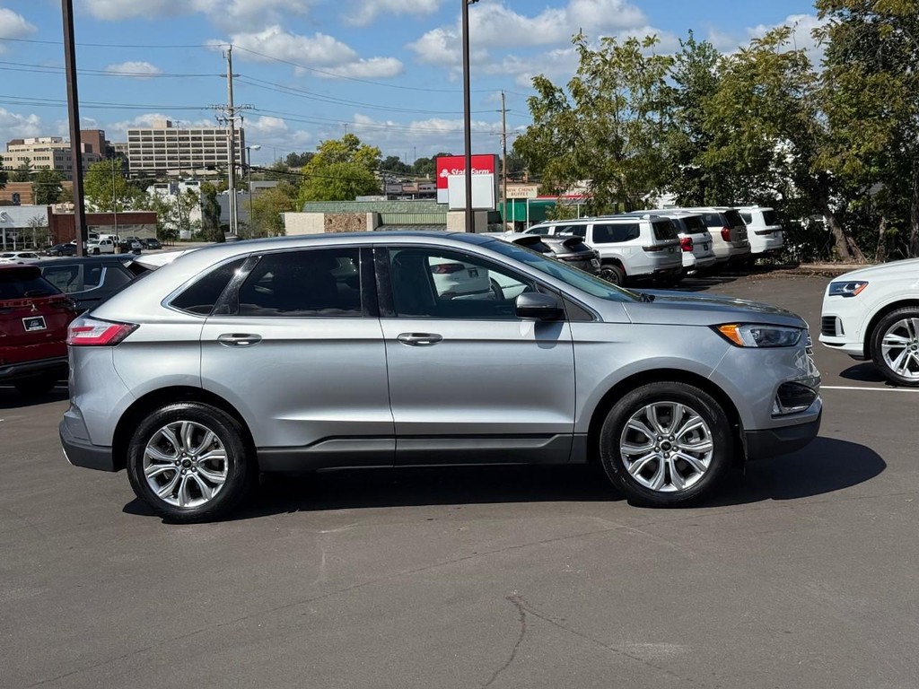 Ford Edge Vehicle Full-screen Gallery Image 02