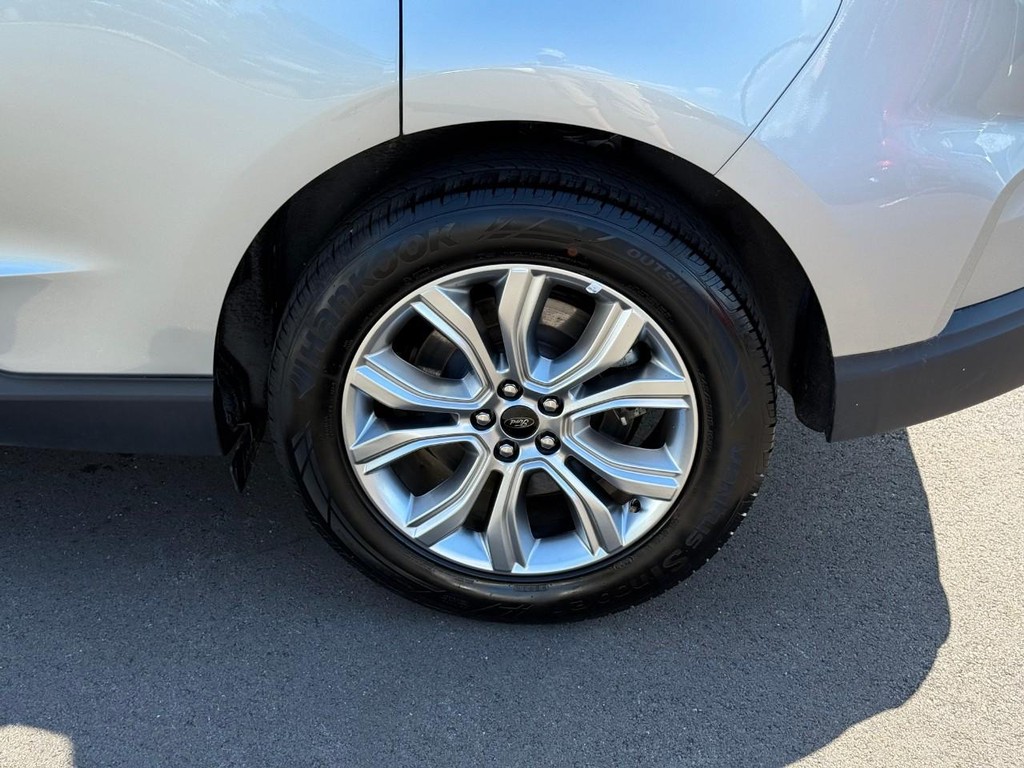 Ford Edge Vehicle Full-screen Gallery Image 05