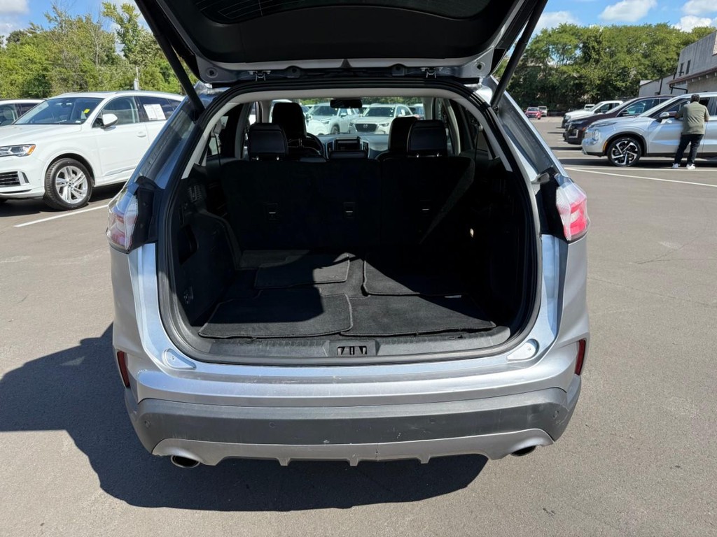 Ford Edge Vehicle Full-screen Gallery Image 06