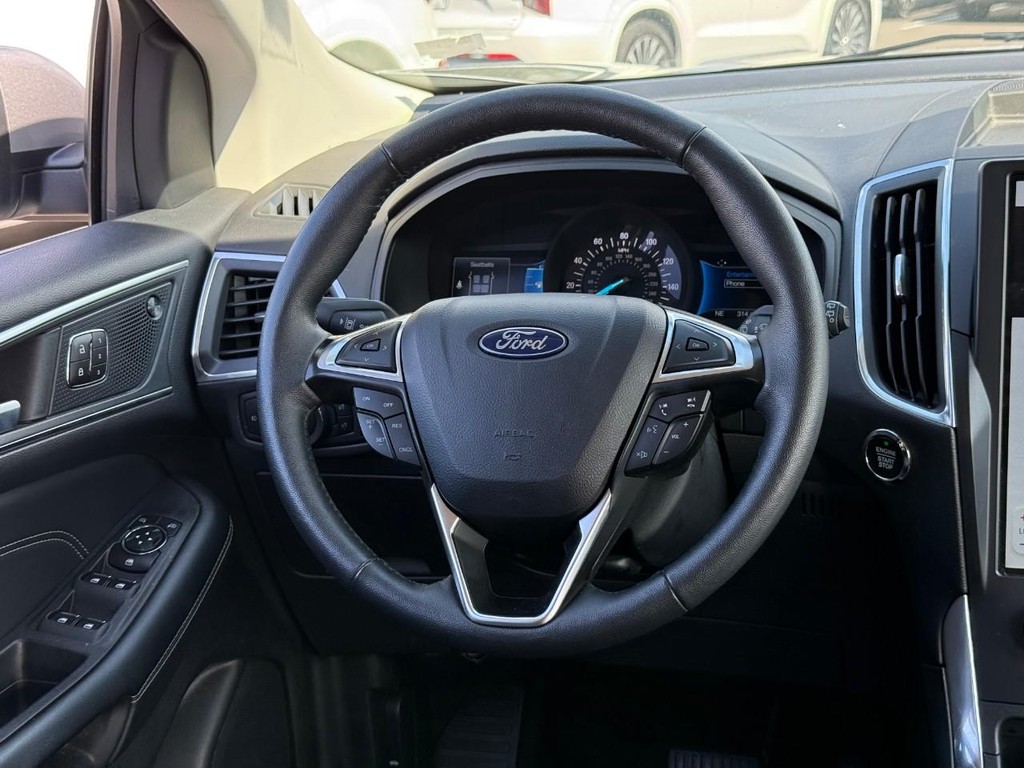 Ford Edge Vehicle Full-screen Gallery Image 12