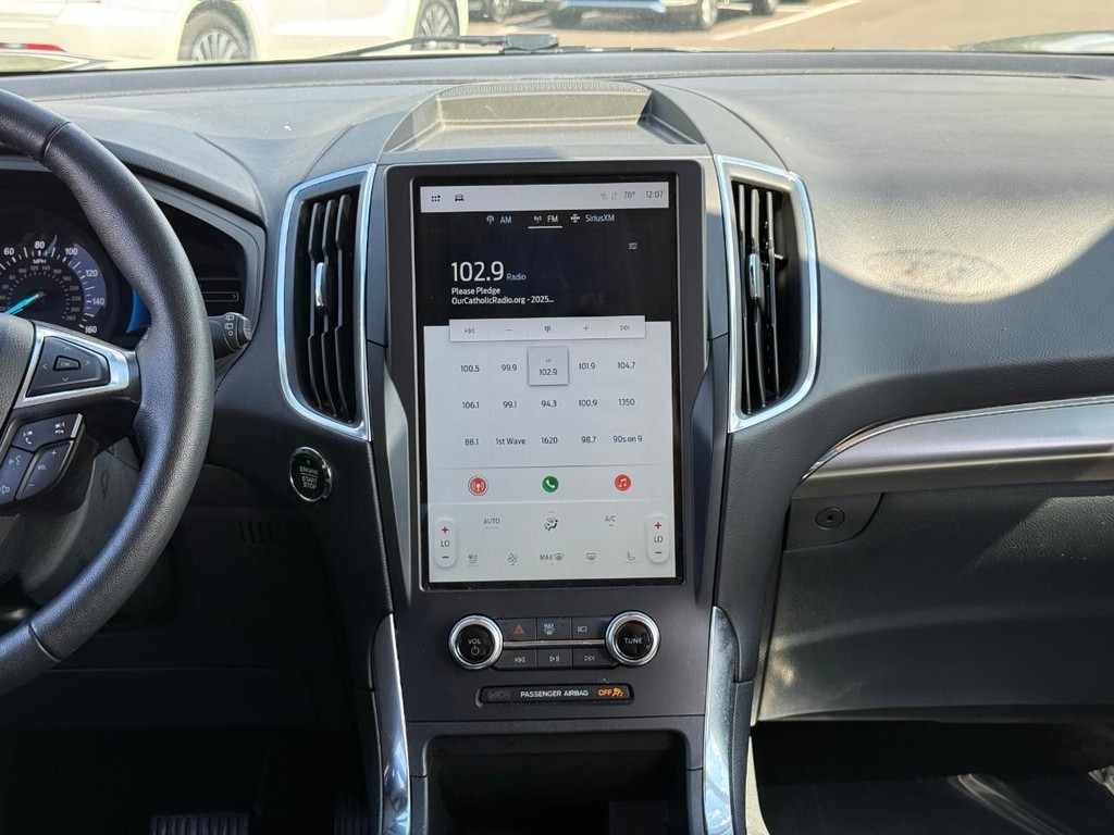 Ford Edge Vehicle Full-screen Gallery Image 13