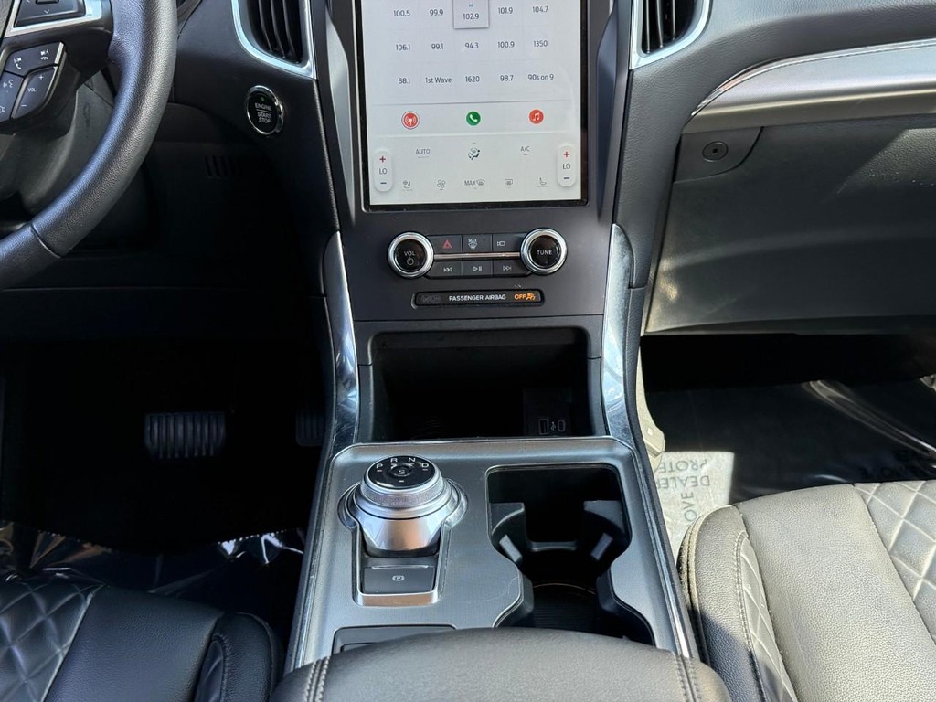 Ford Edge Vehicle Full-screen Gallery Image 14