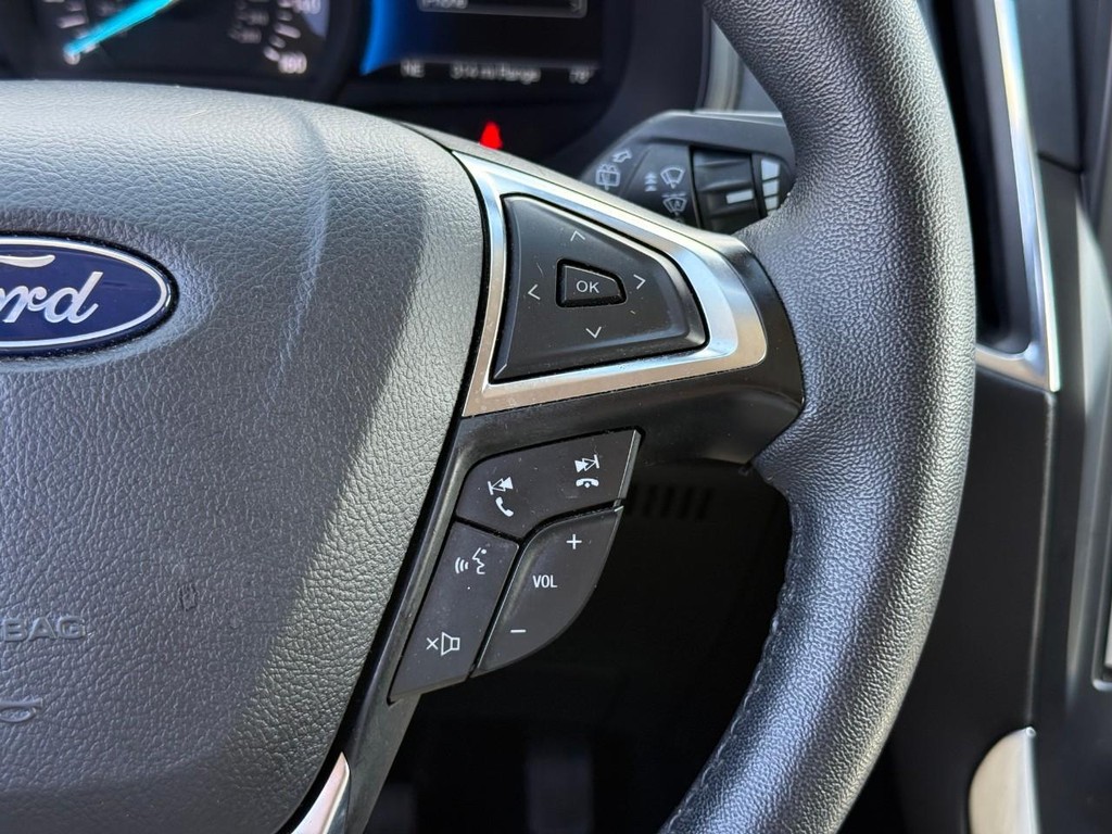 Ford Edge Vehicle Full-screen Gallery Image 20