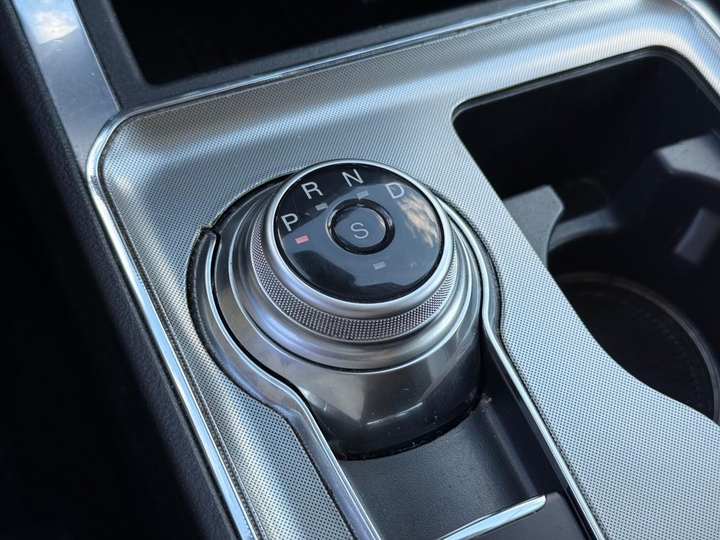 Ford Edge Vehicle Full-screen Gallery Image 22