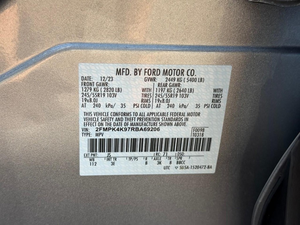 Ford Edge Vehicle Full-screen Gallery Image 24