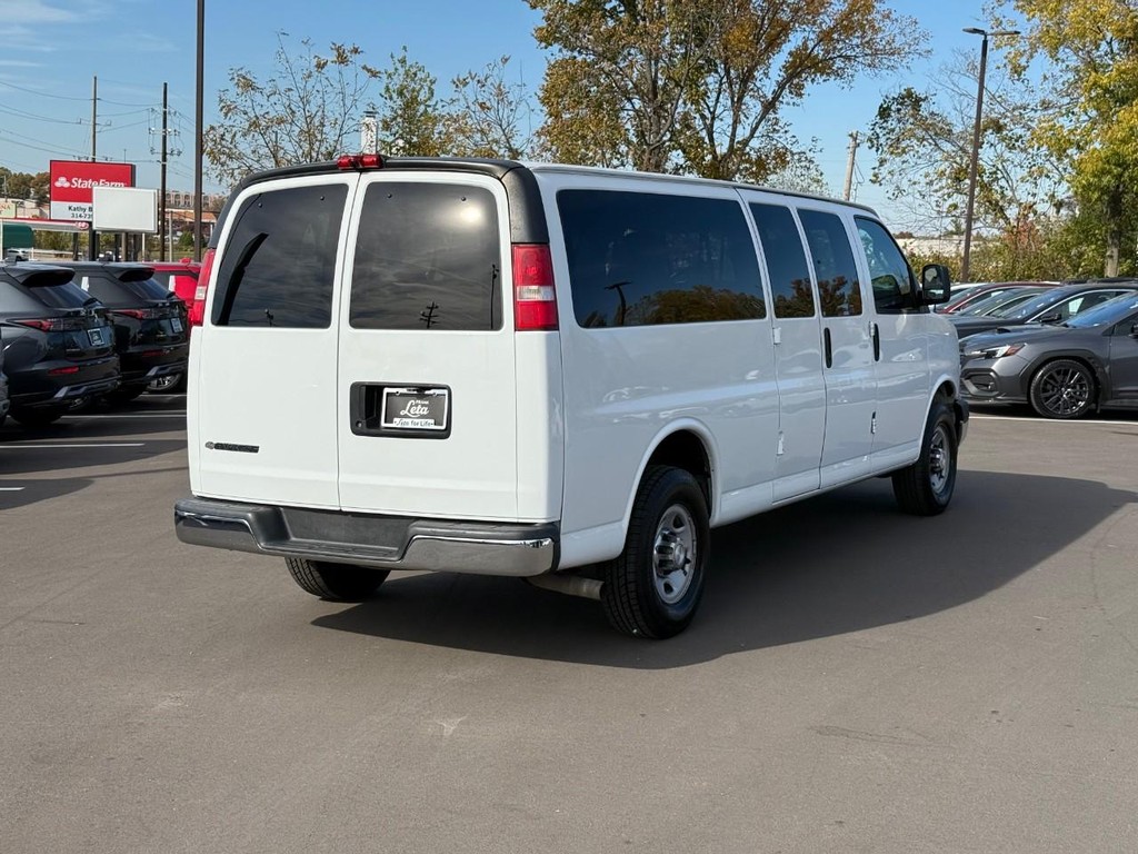 Chevrolet Express Passenger Vehicle Full-screen Gallery Image 03