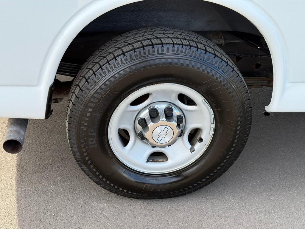 Chevrolet Express Passenger Vehicle Full-screen Gallery Image 04