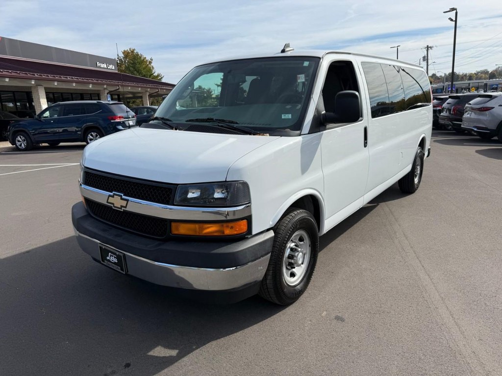 Chevrolet Express Passenger Vehicle Full-screen Gallery Image 08