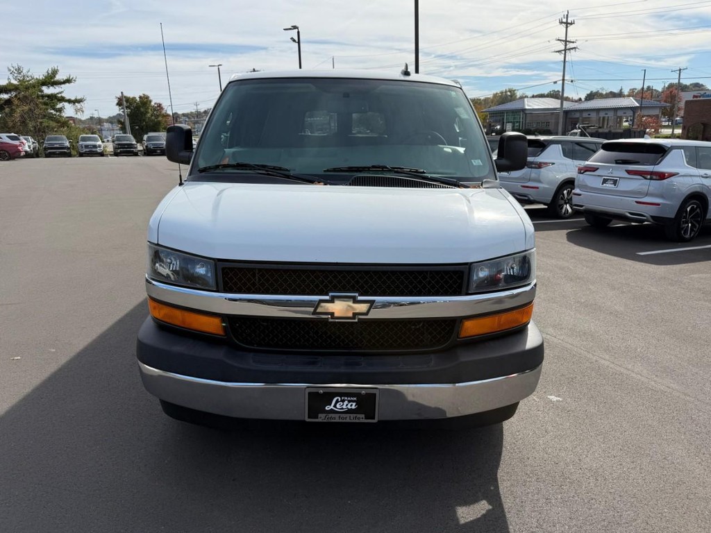 Chevrolet Express Passenger Vehicle Full-screen Gallery Image 09