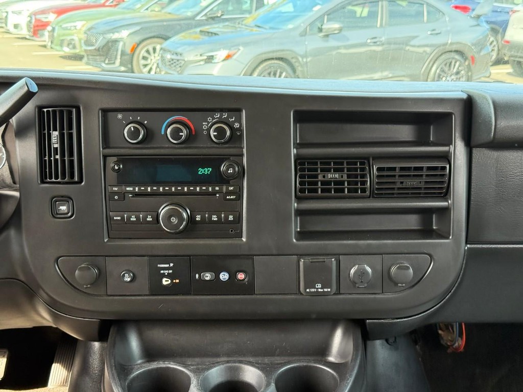 Chevrolet Express Passenger Vehicle Full-screen Gallery Image 13